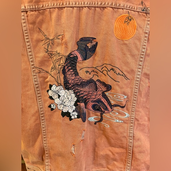 Guess Dillon Manor washed destroy denim vest.  Size small - Picture 3 of 3